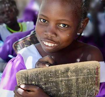 Día Internacional de la Niña Niña sonriendo